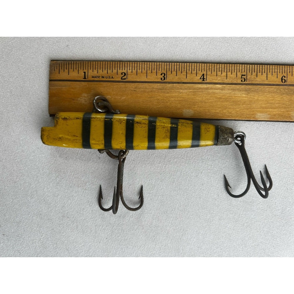 Wooden Shakespeare 4 5/8" Wiggle Diver, #6529